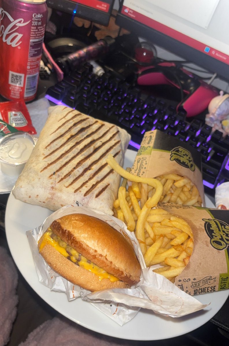 vivixxy3's tweet image. Vous dormez trop ‼️‼️‼️‼️
Venez profites 😏 (oui je suis un doberman)
discord.gg/2HuwYafk