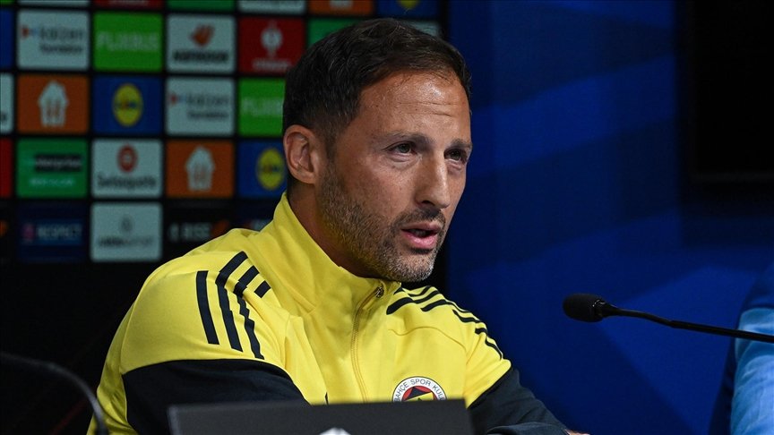 Fenereditor's tweet photo. Domenico Tedesco: "Taraftarlarımızın mutsuz olduğunu düşünmüyorum. İlk 60 dakika çok iyi performans sergiledik. Rakibe bu süreçte pozisyon vermedik. Yanılmıyorsam 1. veya 2. şutlarında golü buldular. Biz ise 14 gol pozisyonuna girdik." https://t.co/iYl4ty3RB9