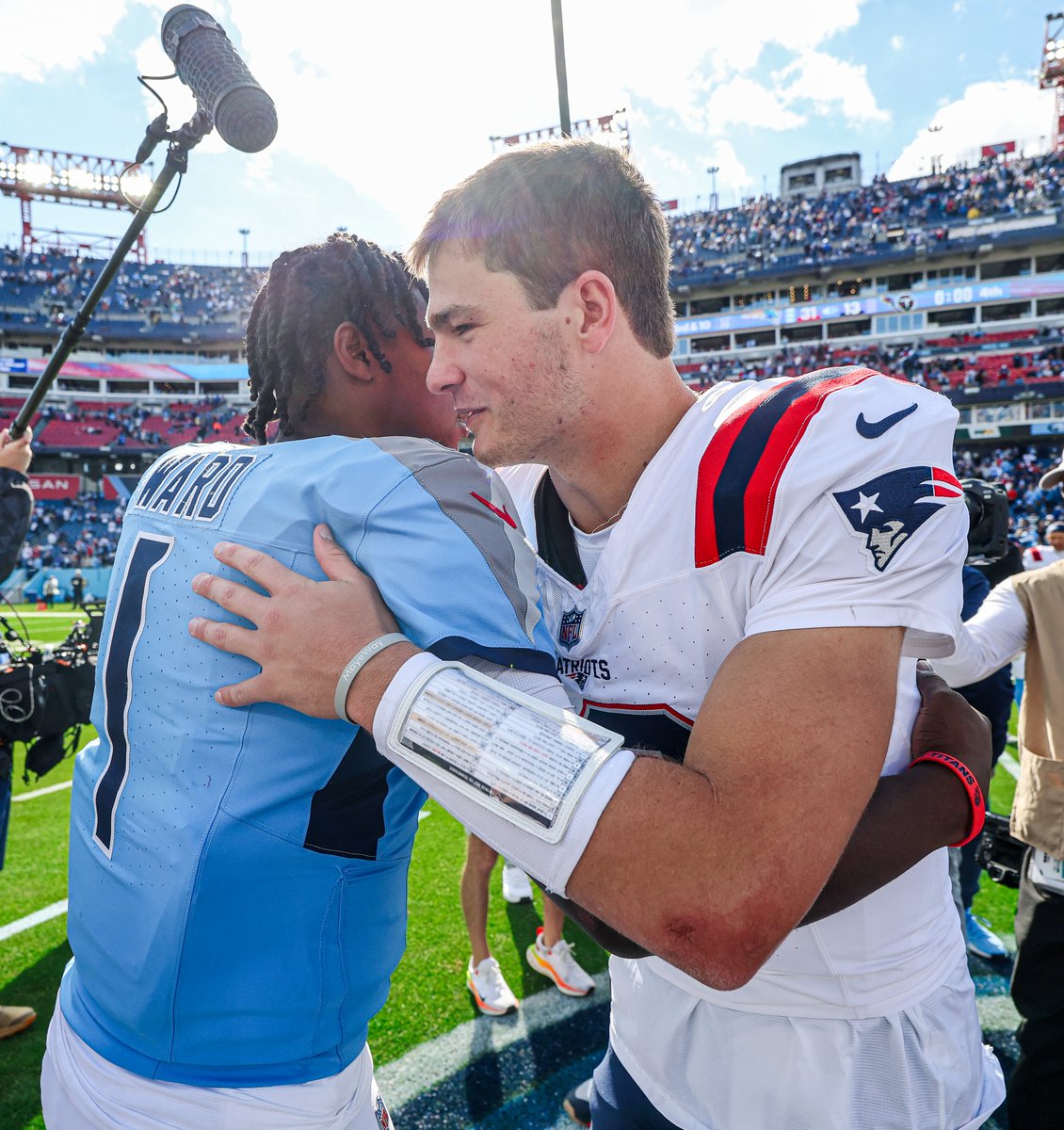 🤝

@DrakeMaye2 | @NFL 