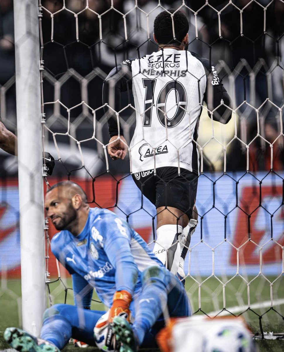 vitorsccp04's tweet photo. @mauriciopradobr O 12° do brasileirão contra o vilão do brasil https://t.co/ly5ViKLdja