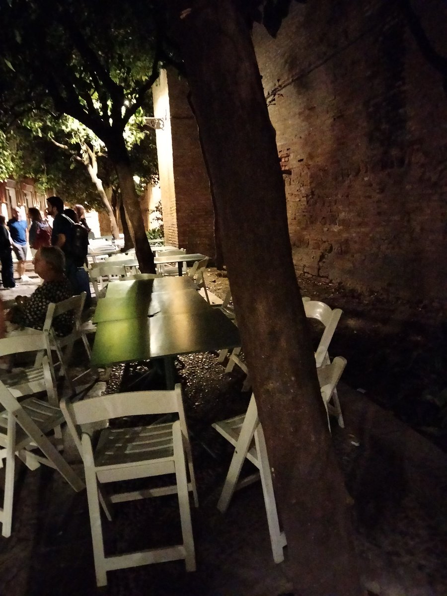 c/Fabiola y Pl.Alianza,muro del Alcázar, pasa una procesión...La Sevilla der Arcarde.
<a href="/SevillaSeMuere/">Sevilla💀 Se Muere</a> <a href="/Sevilla_Dor/">Sevilla D'Or Ciudad del Velador</a> <a href="/acomosi/">Acomosi</a> <a href="/AmparoGraciani/">Amparo Graciani</a> <a href="/DavidLp32705032/">David López</a> <a href="/JLHseguio/">Pep Lopes</a>