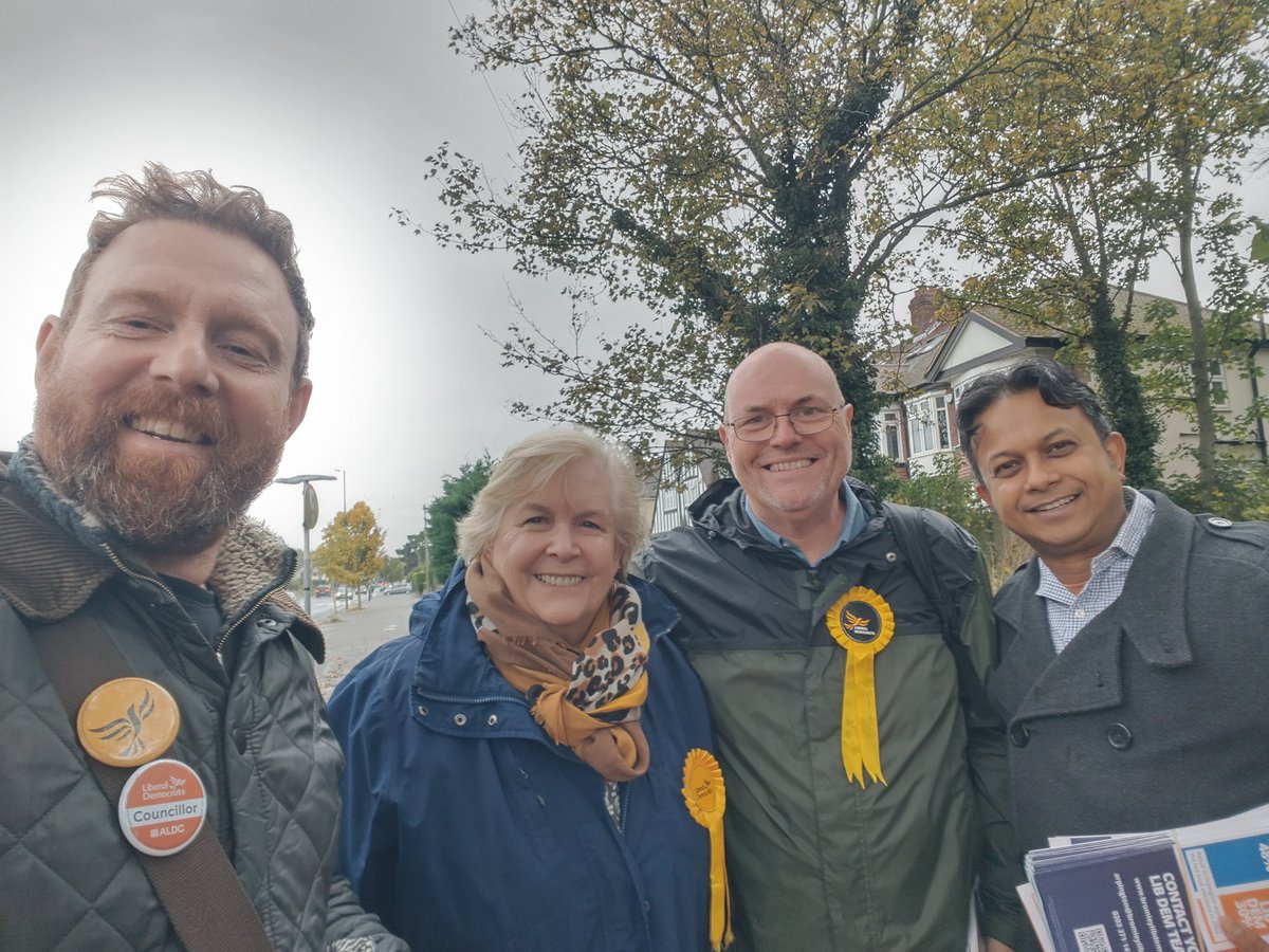 graeme_l_casey's tweet image. Out and about spreading the good word in #Orpington with our excellent candidates Rick Das and Steve Sollitt. #VoteLibDem.
