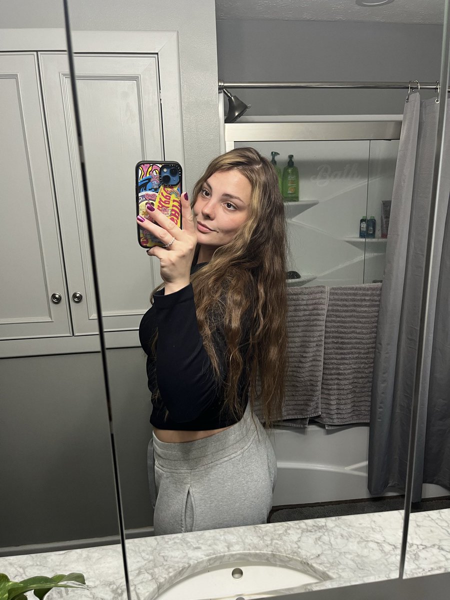 No weed, just my new hair 😁💖 

So excited to not have to maintain the blonde 🙌🏼🥳