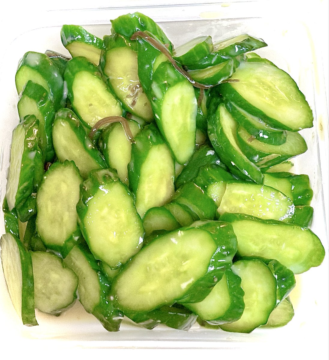 なんか床で寝て若干体調悪くなったけど寝落ちする前に初めて作ったきゅうりのわさび漬けめっちゃ美味しくできてた🥒