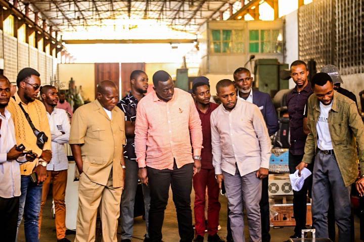 Josué Kulilila (@jkulilila23) on Twitter photo Le Patriote Magloire NLANDU a accueilli le SG de l’APEC, Ir. <a href="/up_dominique/">Dominique Unyon-Pewu</a>, au sein de son atelier DYMAN (Dynamique Magloire Nlandu), 1 espace dédié à la créativité et à la production locale. Cet atelier se distingue par la conception des équipements  produits 100 % Made in Congo Le Patriote Magloire NLANDU a accueilli le SG de l’APEC, Ir. <a href="/up_dominique/">Dominique Unyon-Pewu</a>, au sein de son atelier DYMAN (Dynamique Magloire Nlandu), 1 espace dédié à la créativité et à la production locale. Cet atelier se distingue par la conception des équipements  produits 100 % Made in Congo