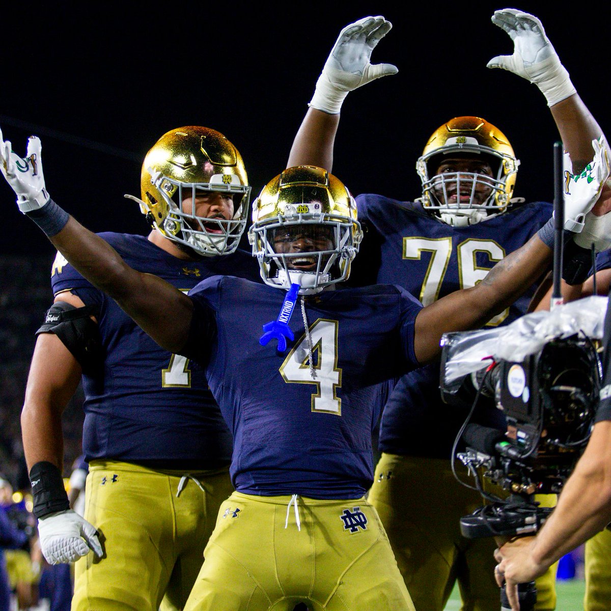 tbhorka's tweet image. There have been 512 games at Notre Dame Stadium. No Irish ball carrier has ever had more rushing yards in a single game there than Jeremiyah Love's 228 vs. USC.

Love ranks 7th in the FBS in rushing yards/game (108.29) and 3rd in yards from scrimmage/game (136.4).

Heisman him.