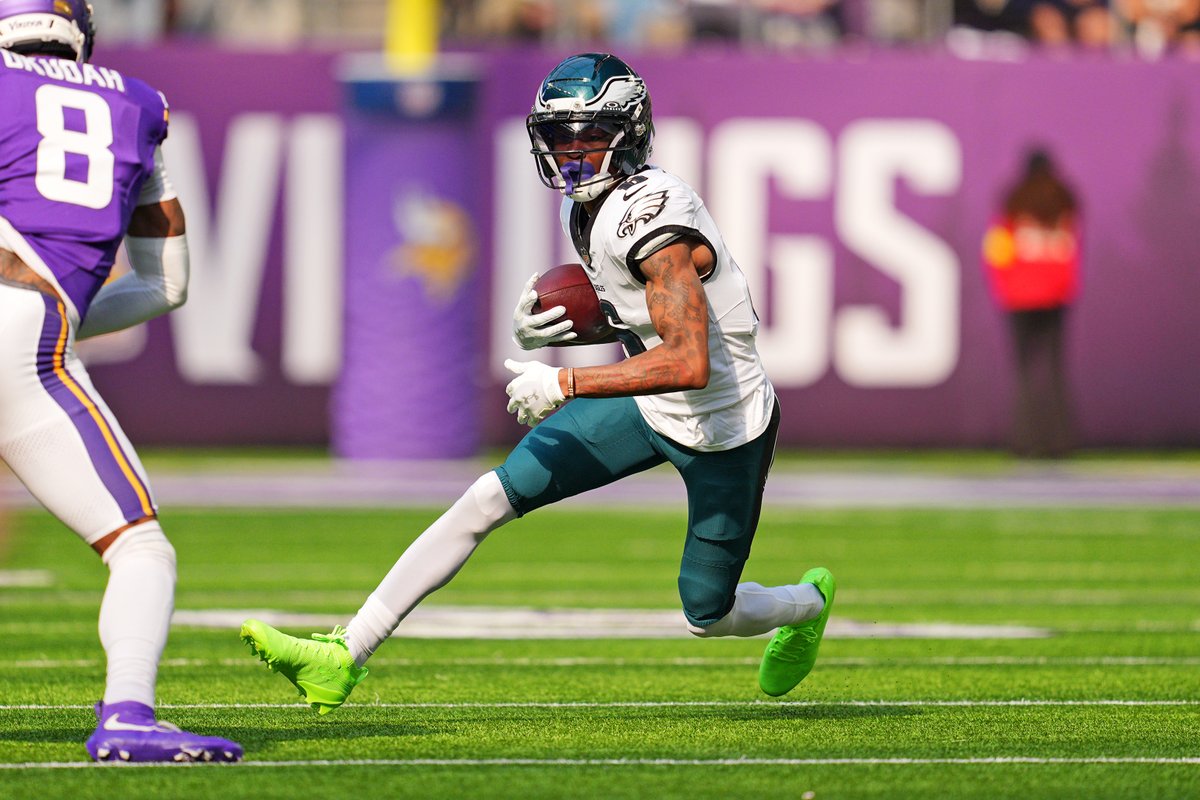 #Eagles WRs AJ Brown and DeVonta Smith had 304 receiving yards today on 17 targets.