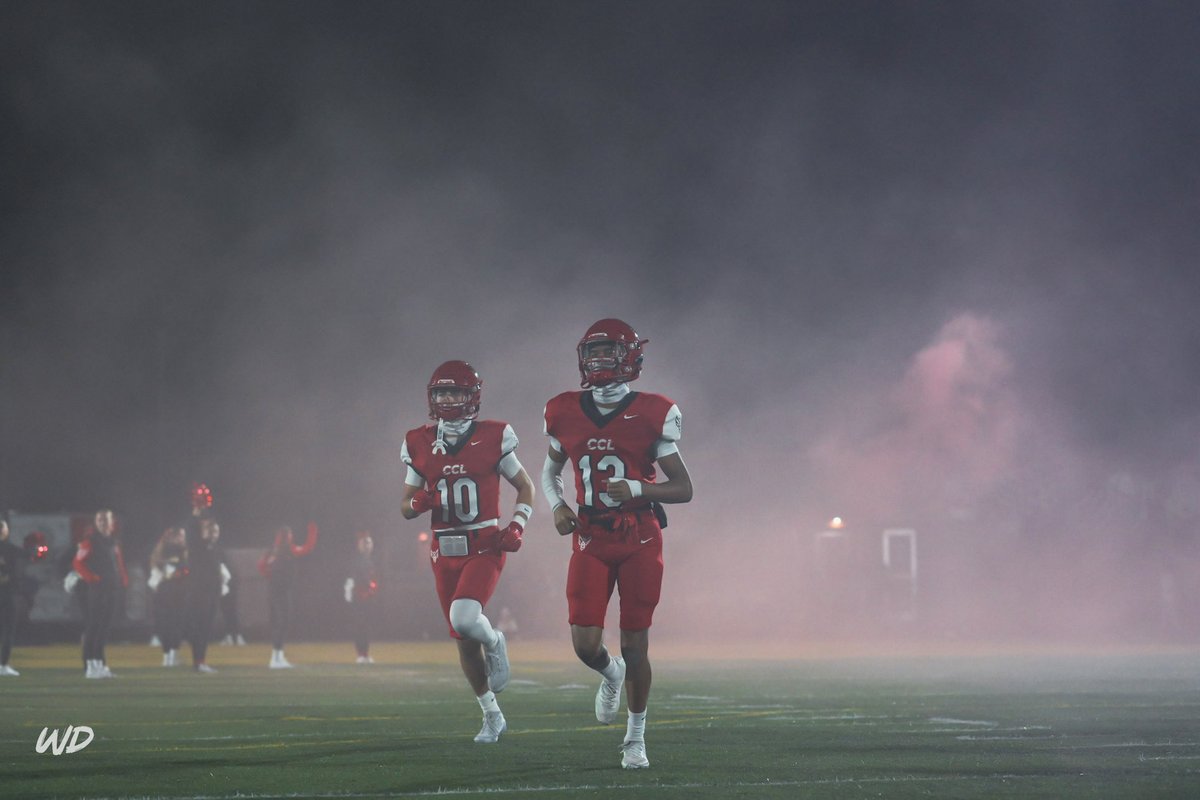 uhhemrik's tweet photo. Friday night lights https://t.co/cjFAsUOgbQ