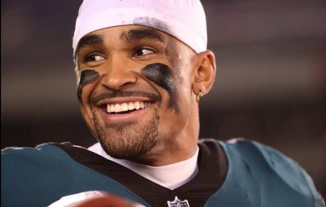 BetRivers's tweet photo. @NFL Jalen Hurts put the team on his back:

🦅 19/23
🦅 326 passing yards
🦅 3 touchdowns
🦅 158.3 rating

He is just the third Philadelphia QB to achieve a perfect passer rating https://t.co/i5UQ1tl2CA