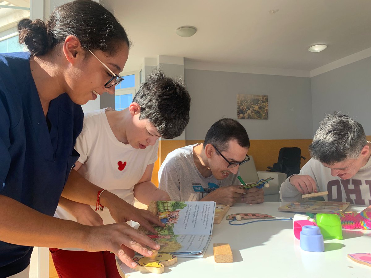 🏡 En #CentroResidencialJado disfrutamos fines de semana geniales con planes de #ocio variados como en cualquier casa: descanso, juegos, lectura, etc. mucha felicidad y bienestar.

Os abrimos nuestra #casa para mostraros cómo lo pasamos y cómo nos apoyan nuestros profesionales.