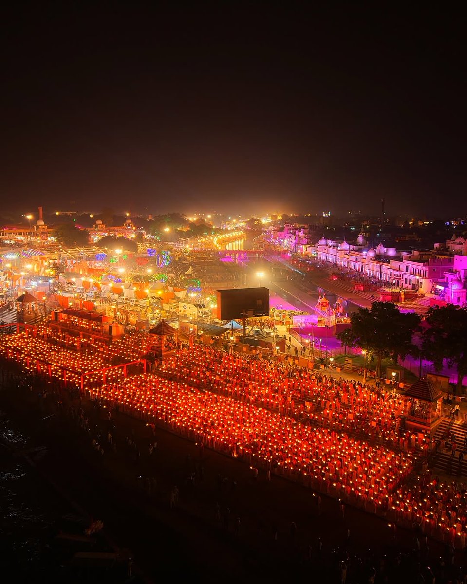 ssaratht's tweet image. Ayodhya is illuminated.

#ShubhDeepavali