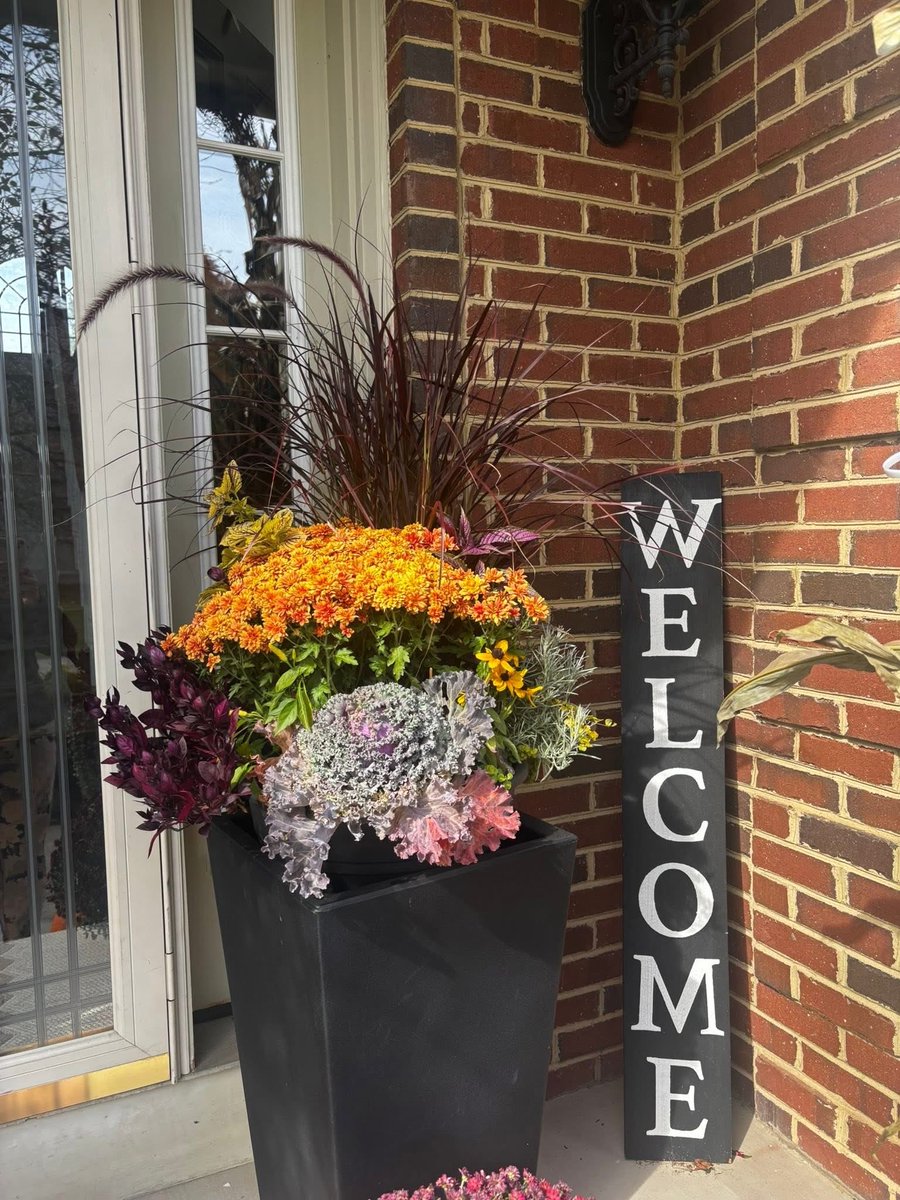 75 degrees sunny and a slight breeze ☀️ 

Finally got the front decorated for Fall 🍁

Serious question does it look like I’m bothered  by anything?
