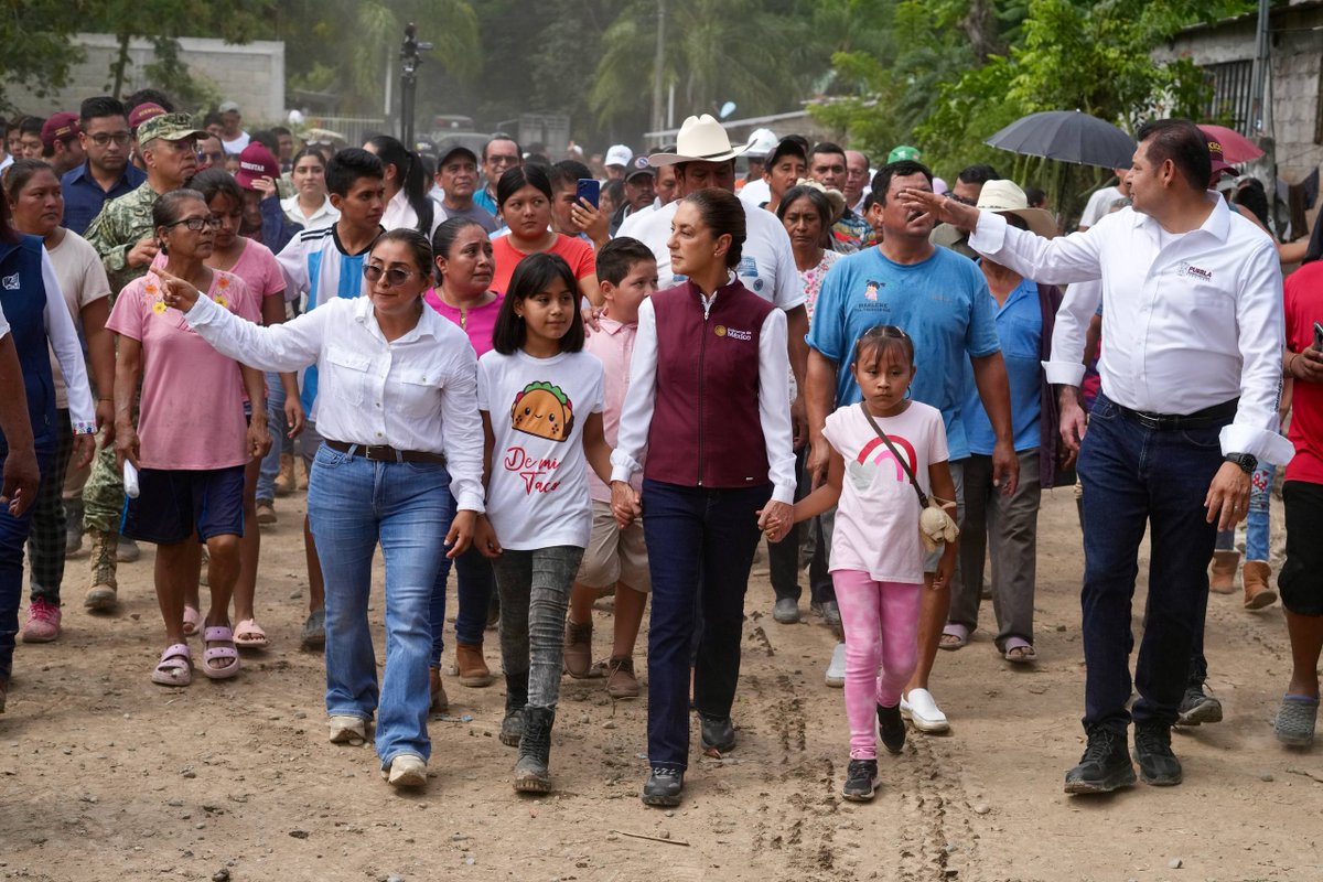 Claudiashein's tweet image. Visitamos el municipio de Pantepec, Puebla para supervisar las labores de limpieza y dar mensaje a las personas damnificadas. No dejamos a nadie atrás.