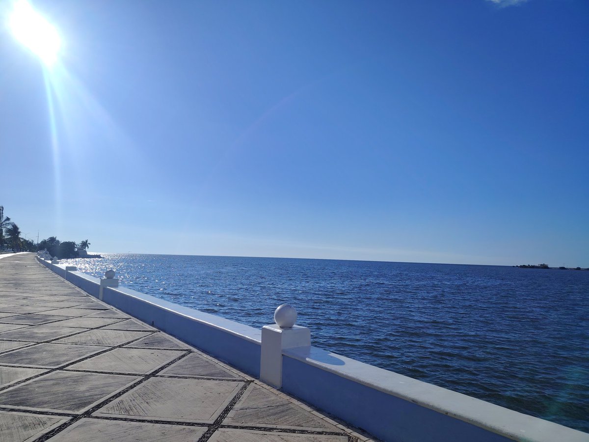 PabloCanto79's tweet photo. Hermoso malecón de #Campeche #frontsea #Mexico #malecon #boy #men #nature #sea #mar https://t.co/AM0KODaJKh