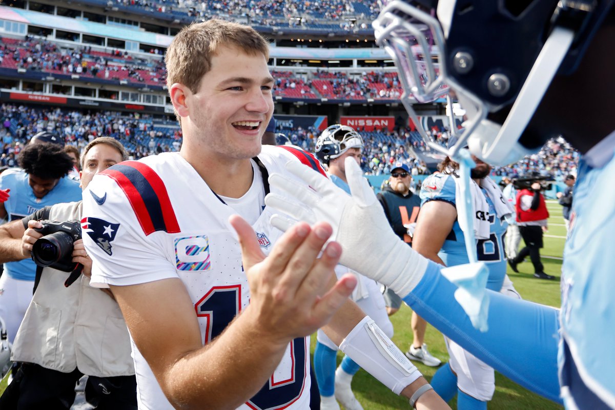 Drake Maye went 21-of-23 today with a 91.3% completion rate 🫡

This is the highest completion percentage in a game in Patriots history (minimum 20 pass attempts) 