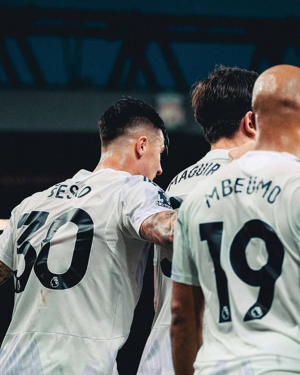 RubenAmorimx's tweet image. Benjamin Sesko Ig: “Team win. All together. ❤️

WE ARE MANCHESTER UNITED! 👊🏻”

#MUFC