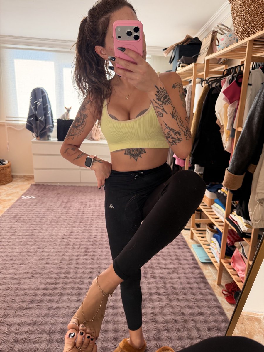 meribabe tweet media