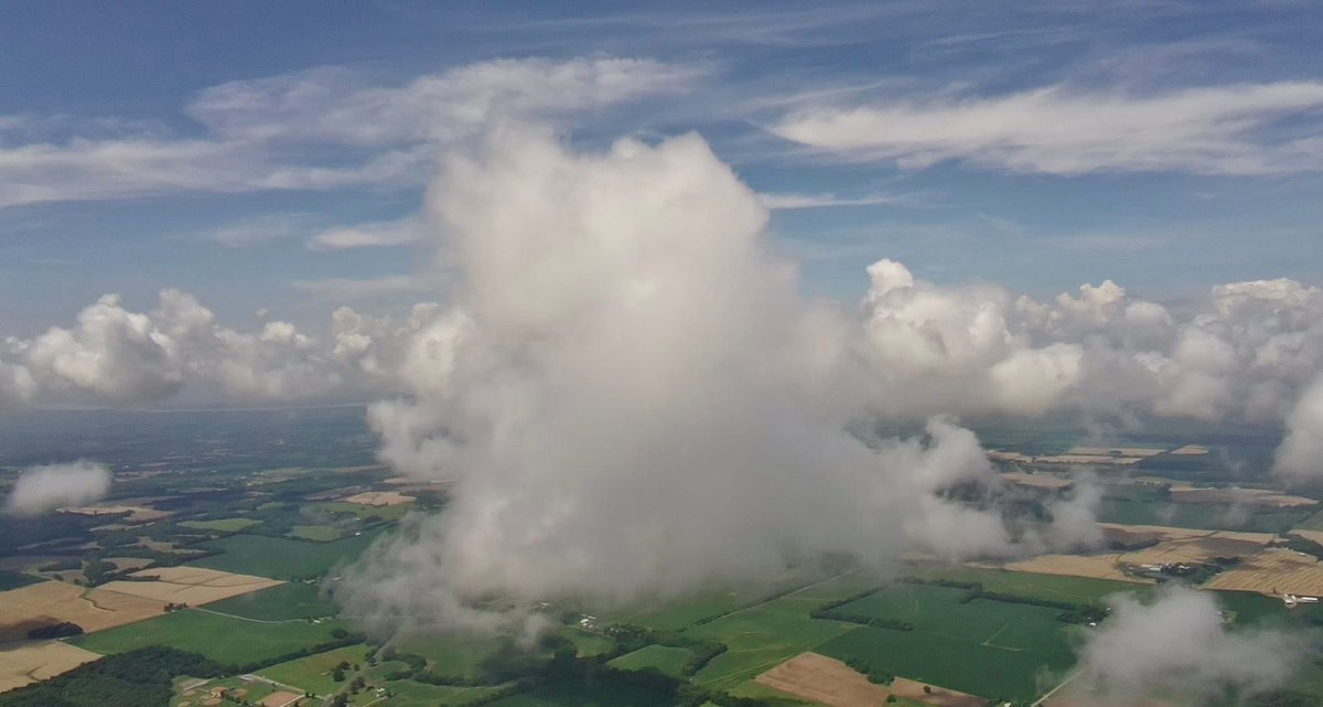 stmchsr01's tweet image. The updraft speed of a small cumulus cloud such as this one typically ranges from 2-10 MPH 
#aerial #cloudscience #cloudphysics #meteorology #physics #aerospace #engineering #storm #cumulus #thunderstorm #wx #clouds #aboveclouds #air #watervapor #science #cloudscape #cottonball