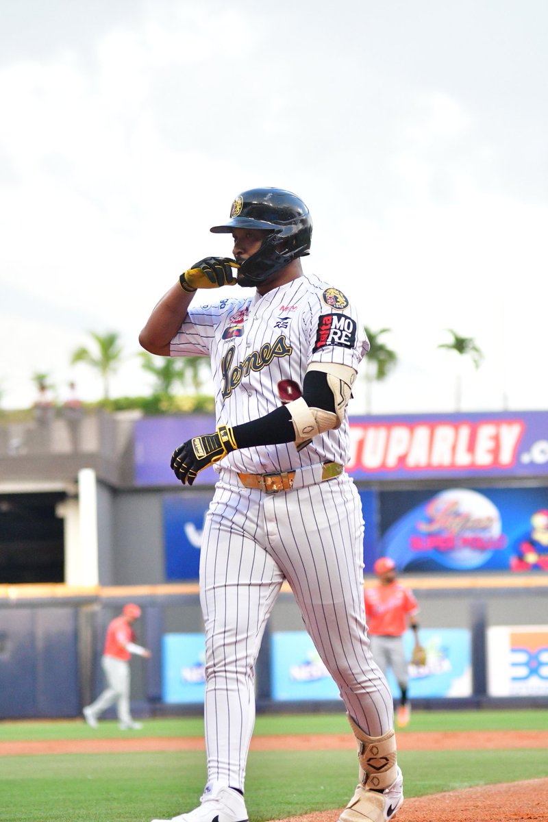 EdicionFinal's tweet image. #lvbp | Rondón conectó su imparable 300 con en la LVBP.

Fotografía | @fernandoioduber 

#edicionfinal #caracas