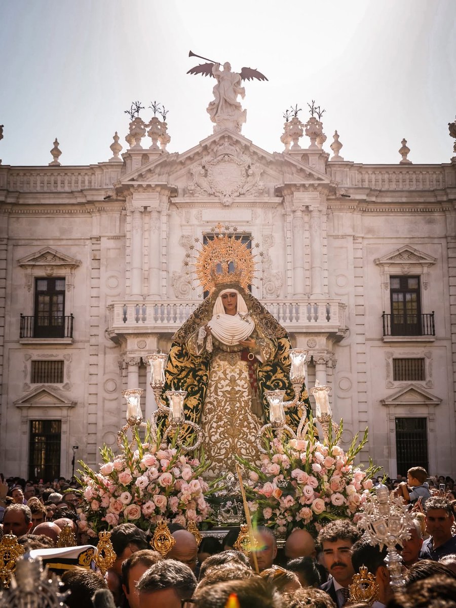 VivaEspDeTriana's tweet image. En Triana, la Esperanza
En Sevilla, la Señora
En Andalucía, la Emperatriz

#LaMisióndelaEsperanza 
📸 @ManLloMar