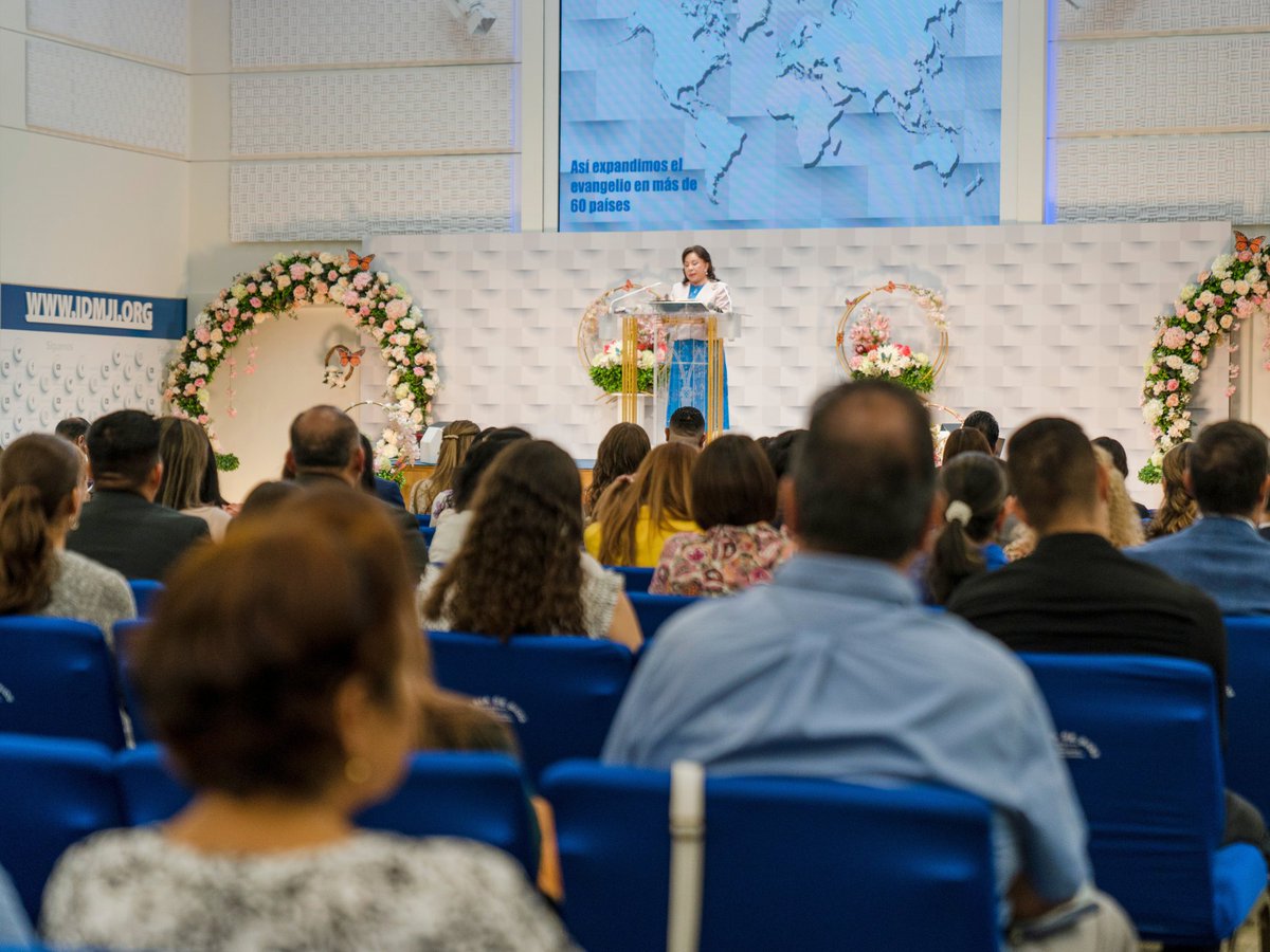 MLPiraquive's tweet photo. Fotografías de la enseñanza Lucas 10, presentada el 19 de octubre de 2025 en las sedes de la Iglesia de Dios Ministerial de Jesucristo Internacional. Realizada por nuestra Hermana María Luisa Piraquive.

Enlace a la enseñanza: https://t.co/ZNDvgssE29 https://t.co/wyy6B0u6A9
