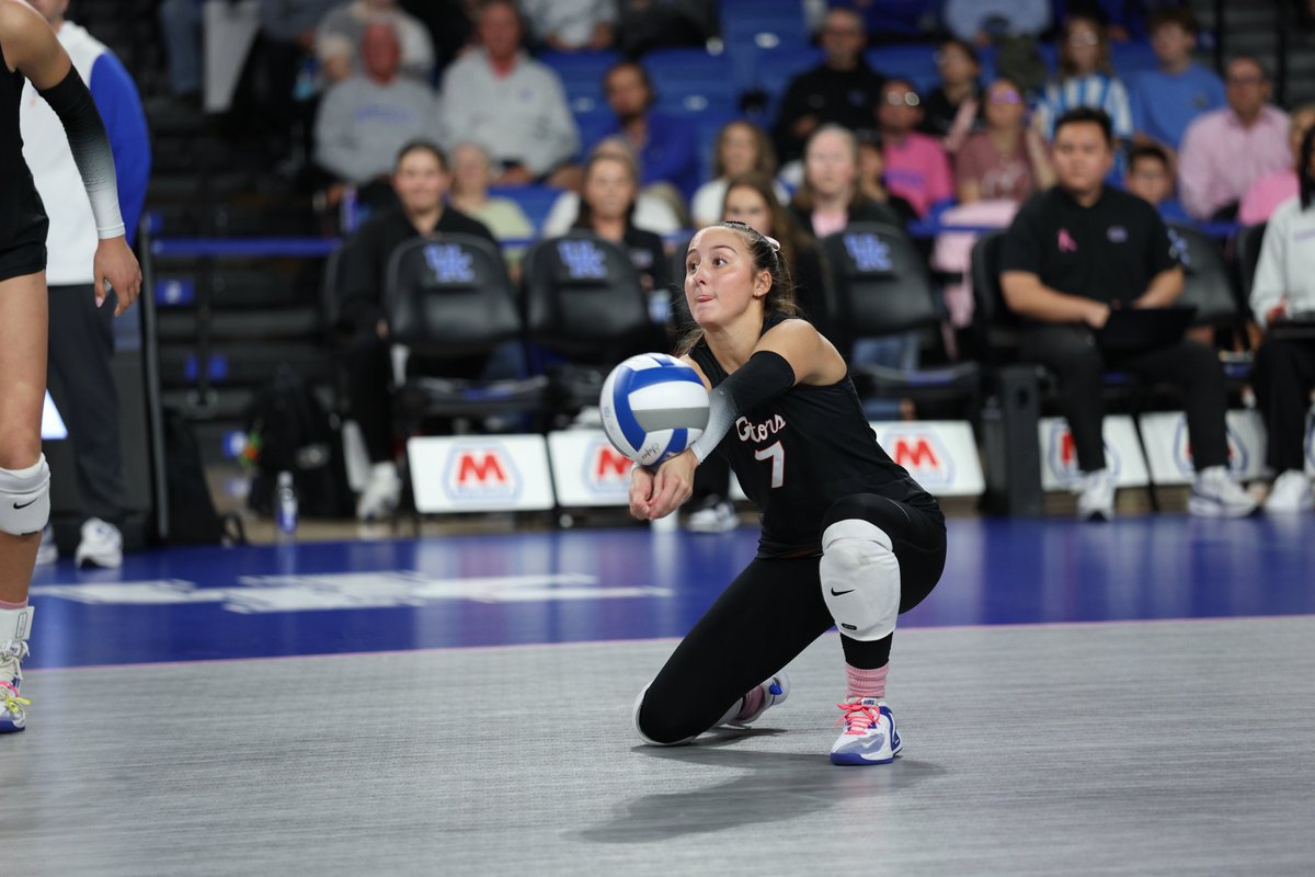 GatorsVB's tweet photo. DEFENSE.💪 https://t.co/FtuhI6FYNb