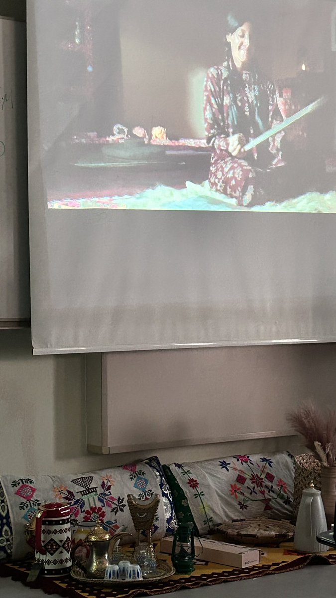 samar_abdullh1's tweet image. خلال مقرر التغير الاجتماعي قدّمت الزميلات عرضًا ختاميًا رائعًا مليئًا بالإبداع والتعبير الجميل عن الموضوع 🌿
الصور تجسد جهودهم وتميزهم في الإعداد والتقديم، عمل يستحق الإشادة 👏❤️