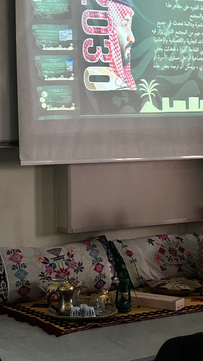 samar_abdullh1's tweet image. خلال مقرر التغير الاجتماعي قدّمت الزميلات عرضًا ختاميًا رائعًا مليئًا بالإبداع والتعبير الجميل عن الموضوع 🌿
الصور تجسد جهودهم وتميزهم في الإعداد والتقديم، عمل يستحق الإشادة 👏❤️