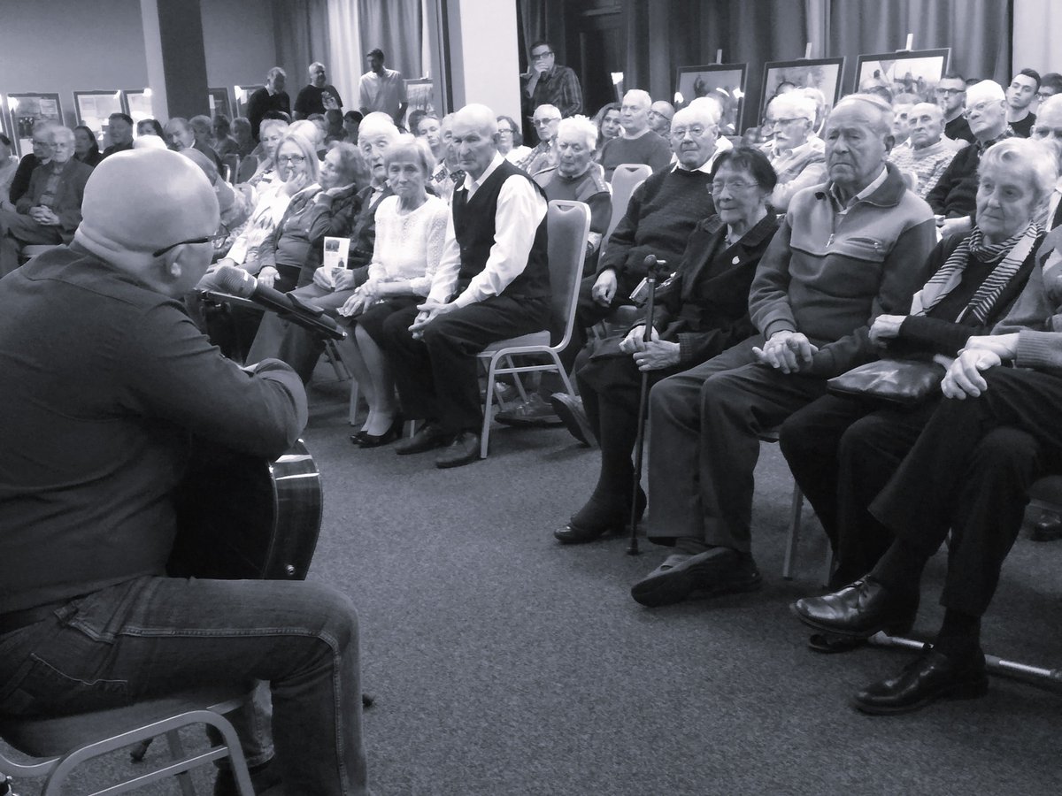 Zmarł Andrzej Kołakowski, bard, patriota, przyjaciel wielu patriotycznych środowisk. Nigdy nie odmawiał udziału w naszych wydarzeniach.
Będziemy go pamiętać zwłaszcza ze spotkań z kombatantami, dla których śpiewał niezwykle i wzruszał ich za każdym razem.
Żegnaj przyjacielu📷 RIP