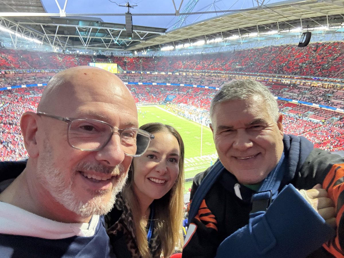 First event out since arm op, over 2 weeks ago, for Wembley NFL Jags -v- Rams match up. Very uncomfortable ‘arm wise’ all day but great to be out &amp; catch up family &amp; friends again, <a href="/_joefeehan/">joe</a> <a href="/JackFeeehan/">Jack Feehan</a>  <a href="/andyhaseley2/">andyhaseley</a> <a href="/sarbax6/">sarbax</a>. Kids got home to Norwich before I did to Sutton!