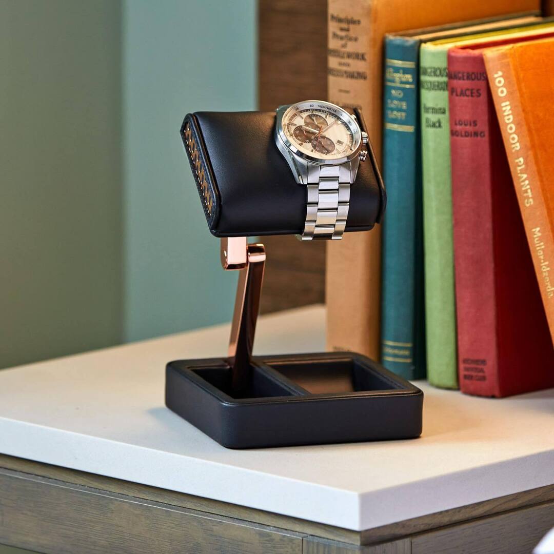 BrockhausNorman's tweet image. Display your timepiece with an @wolf1834 Watch Stand. Your timepiece is a symbol of pride and success. When you are not wearing it, keep it safe, scratch-free and easily accessible on your bedside table or oﬃce desk.

#wolf1834 #watches #watchstorage instagr.am/p/DQAQ8qhgVB7/
