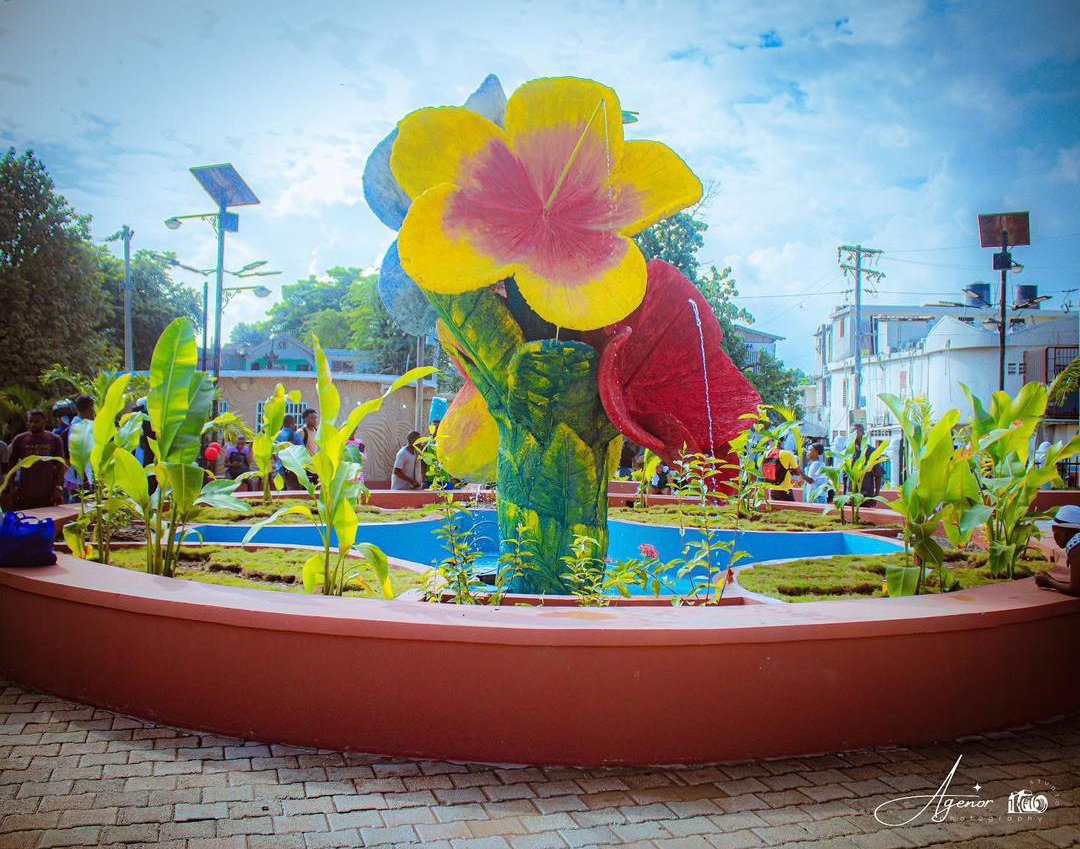 FESanon's tweet image. Yon po flè sou yon pil fatra... Félicitations !!!