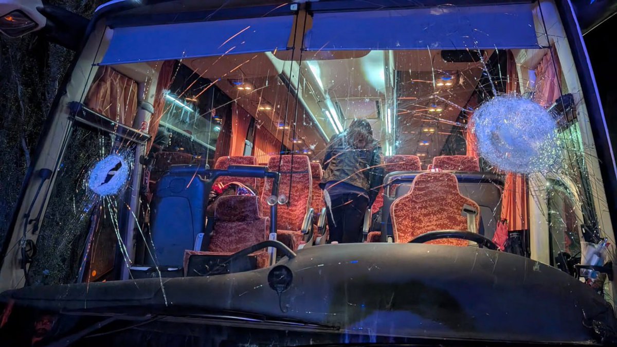 Contigliano, lancio di sassi al pullman dei tifosi del Pistoia Basket di ritorno dopo la partita con il Rieti: ucciso il secondo autista <a href="/ultimoranet/">Ultimora.net</a>