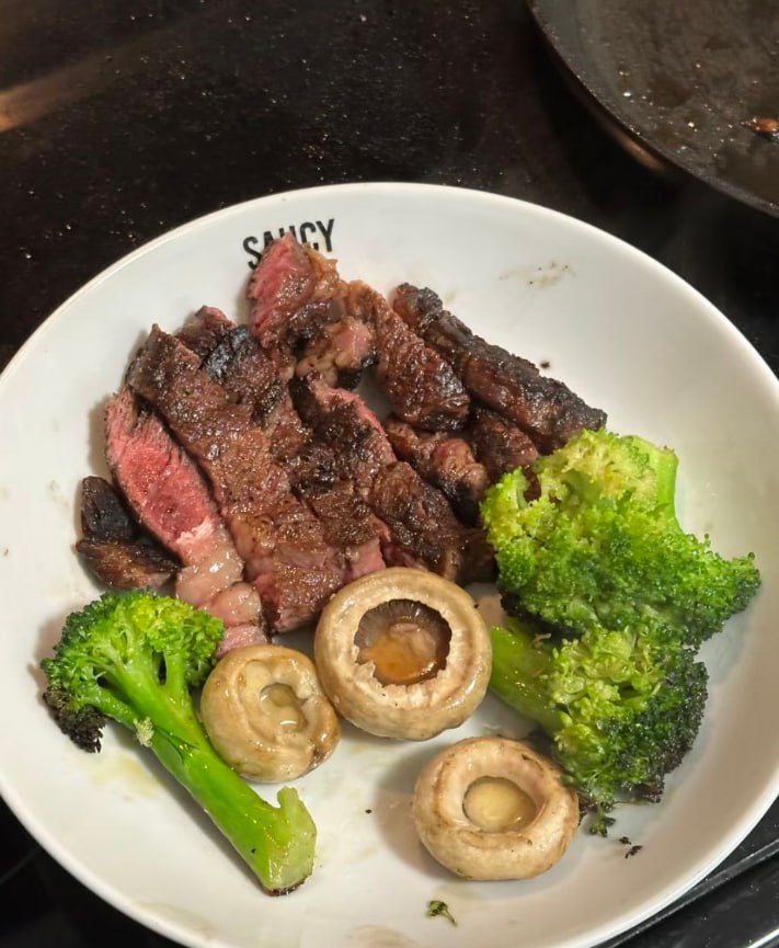 RAKASHDISHU87's tweet photo. Weekend should be a time to treat yourself, cook a steak yourself, and truly enjoy the beautiful moments https://t.co/pIJ1BZ0Ast
