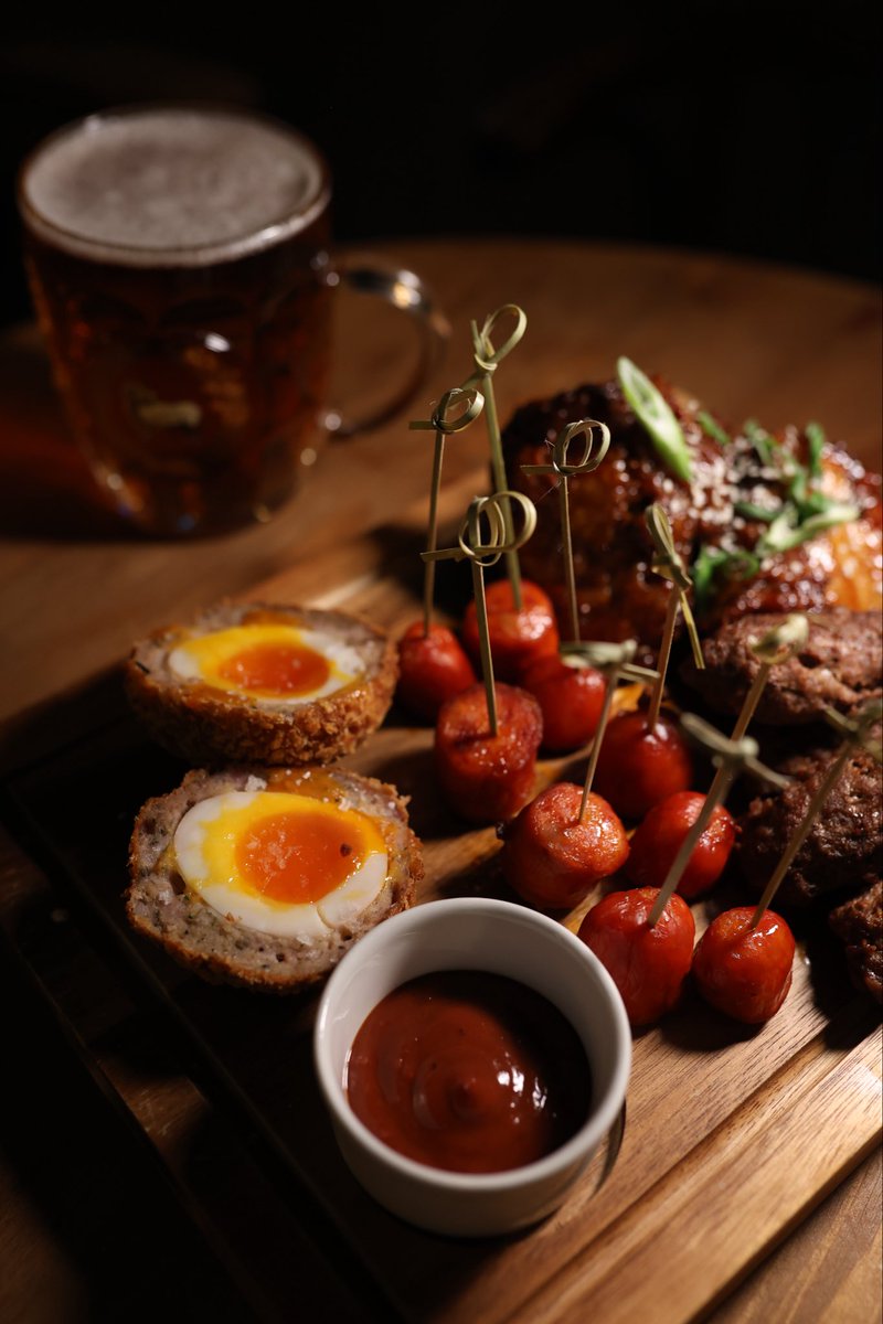 DalysWine's tweet photo. Gather the gang -Beer Hall’s got a new sharing menu! Perfect for casual nights out, catch-ups, or sharing something tasty over a cold pint.
And with live music in the mix, it’s the perfect plan for a great evening! 🍺🎶

#sharingmenu #livemusiclondon #londonpubs https://t.co/8kOySyAA0s