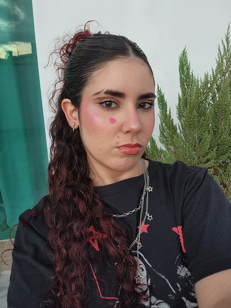 rwnkyu's tweet image. depois que fiz a cirurgia de correção de miopia minha vida ficou assim ✨️✨️✨️✨️