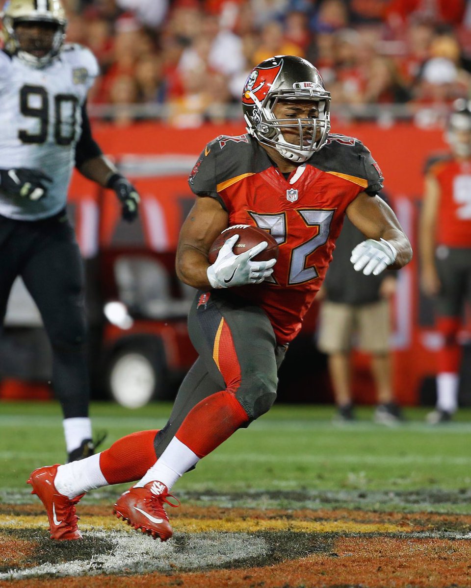 Tragedy: Former #Bucs RB Doug Martin has passed away. He was just 36 years old.

RIP. 