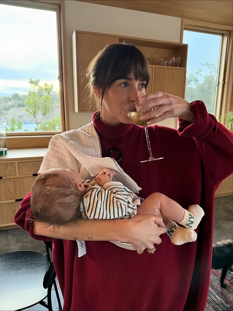 madeoflavenderr's tweet photo. babysitting my baby cousins, watching desperate housewives and drinking mocktails w my sisters https://t.co/h6ca07Wx0p