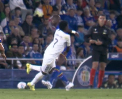 HOW IS THIS A RED CARD?????

ANOTHER HISTORIC ROBBERY BY REAL MADRID 👏