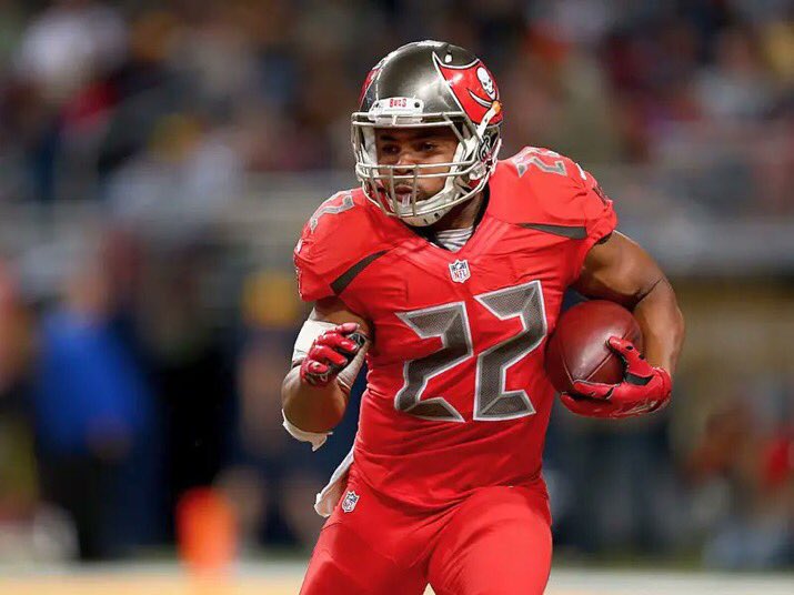 DavidShocker1's tweet photo. **Urgent Update:** Reports indicate that Doug Martin, the ex-NFL running back standout, has died at the age of 36. Gone too soon—RIP 💔🙏 #NFL https://t.co/8GDySFmTWT