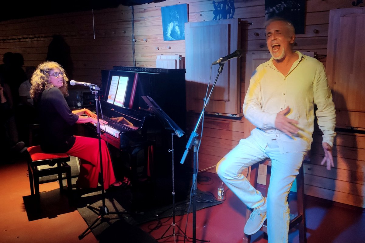 Aquest diumenge hem començat temporada a la #traskatruska de #molinsderei amb un esplèndid concert de <a href="/CarlesDenia/">Carles Dénia</a> i Elisabet Raspall presentant el seu treball Mussol <a href="/daltabaixmolins/">Daltabaix - Cultura</a>