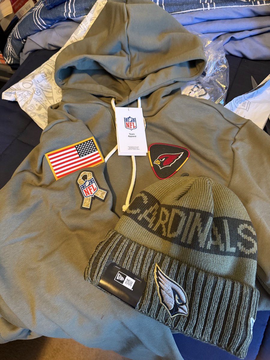 az836's tweet photo. I love being able to get my dad the SALUTE TO SERVICE apparel every year. But @NFL and @Nike, why do you price them so most veterans cannot afford to buy them? https://t.co/203aYCjn5N