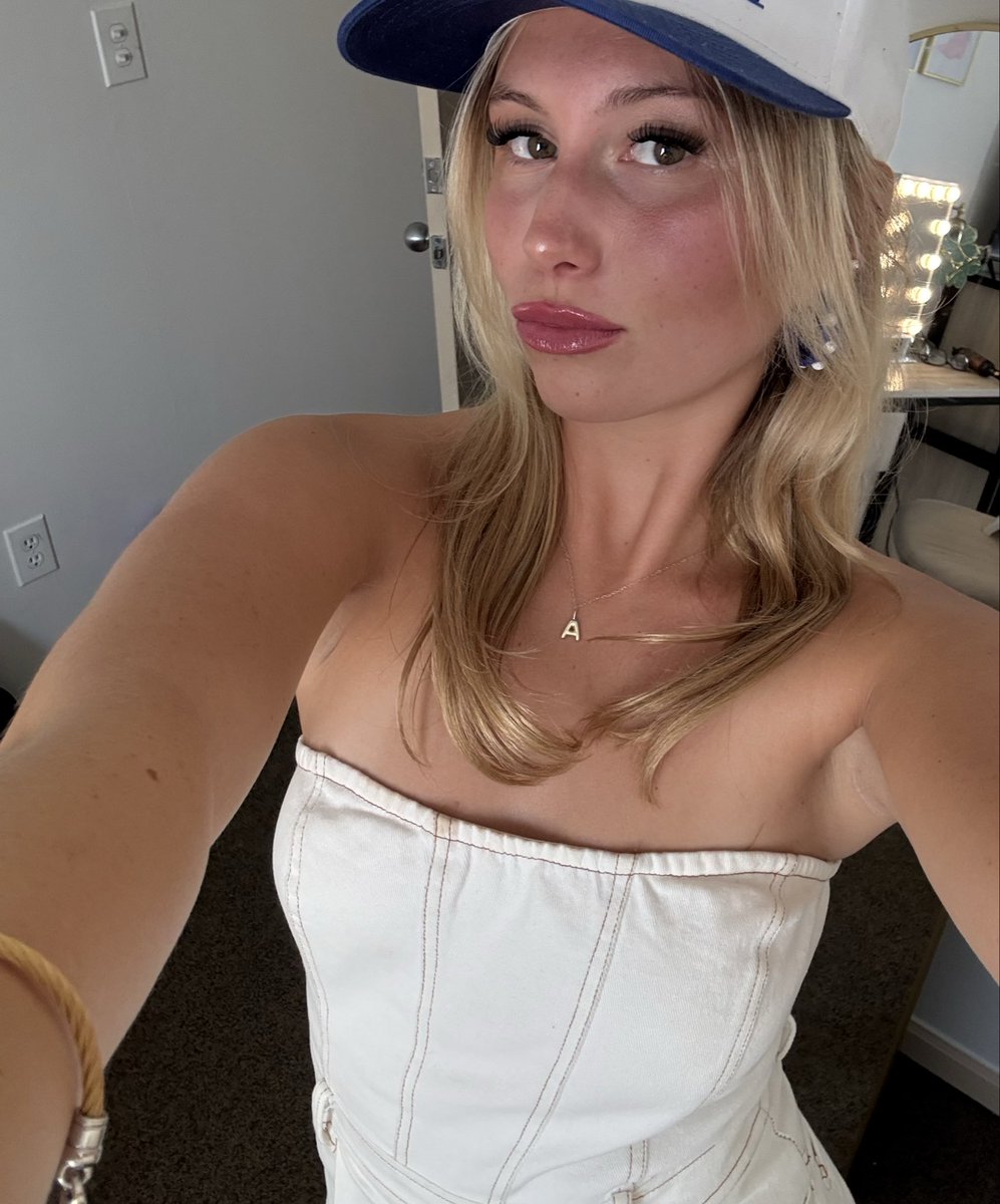 Goddess_jovie's tweet image. you wish you could have me 😆