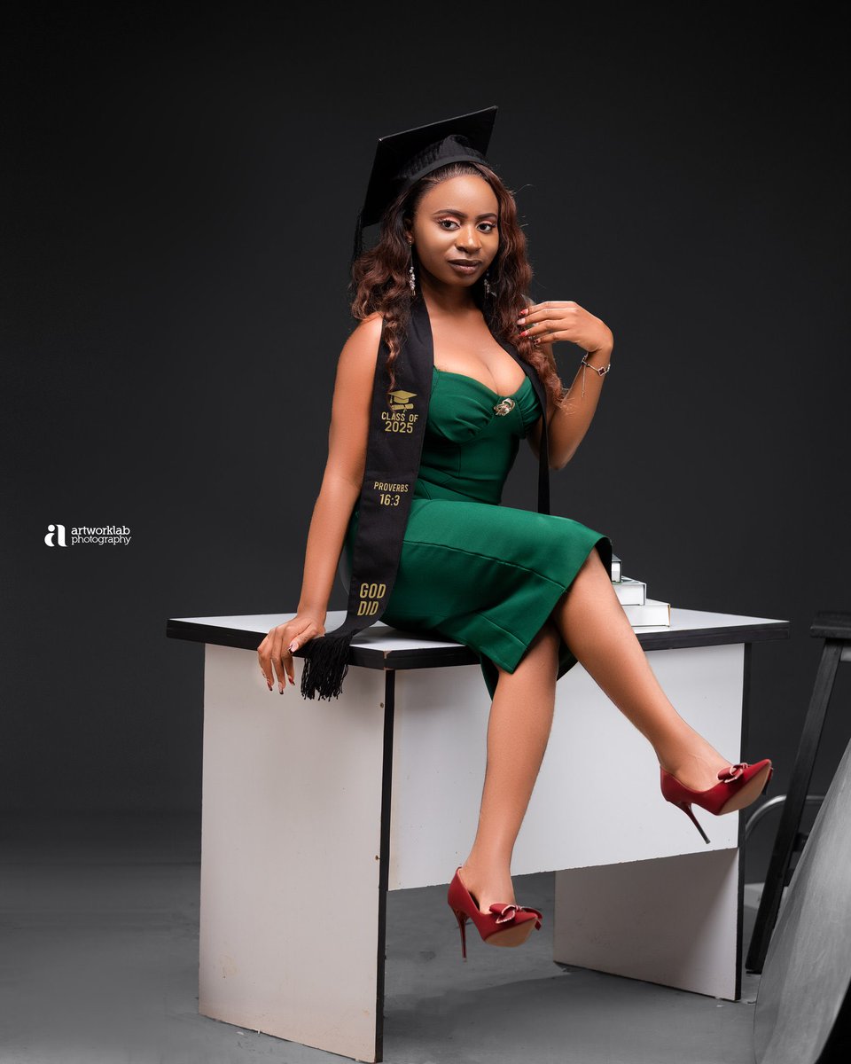 Sssibo4's tweet image. Brains, beauty, and a Bachelor’s degree❤️ 
Mummy and Daddy’s first graduate 🤭