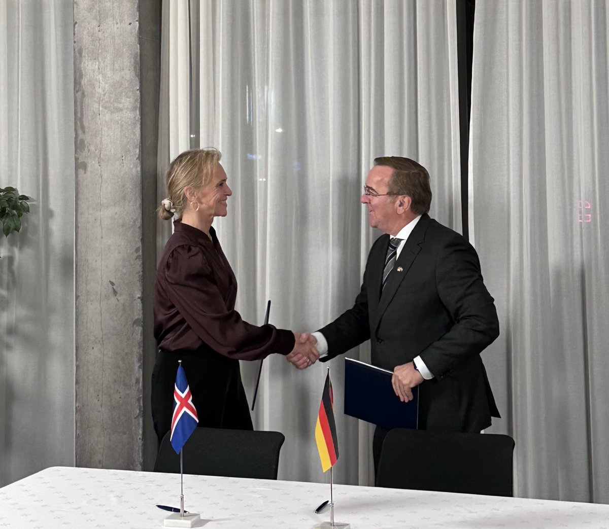 Pleased to sign a declaration of intent on bilateral defence cooperation with my German colleague Boris Pistorius in Reykjavik today. It will improve effectiveness &amp; efficiency, strengthen interoperability &amp; develop a shared understanding, in support of NATO deterrence &amp; defence.