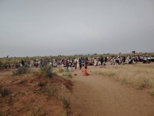 أهلنا النهاردة وهما بينزحوا من الفاشر النزوح اللي وسط ظروف مأساوية .. مات طفلتين طفلة سنتين ونص وطفلة عشر سنوات من الجوع في الطريق قبل وصولهم منطقة " طويلة " 

لو متعرفوش فـ الفاشر مدينة سودانية محاصره بقالها سنتين وأهلنا هناك بيموتوا من الجوع 

مقصرين في حقهم، اتكلموا عنهم