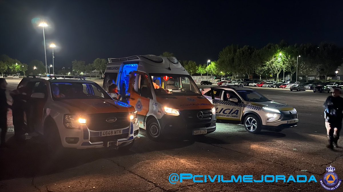 PCivilMejorada's tweet image. #MejoradaDelCampo durante toda la noche de ayer sábado y parte de la madrugada, estuvimos presentes por todo el municipio durante el evento del #SurvivalZombie  con 3 dotaciones:  2 ambulancias y 1 VIR 4x4 cardioprotegido, acompañados de @PoliciaMejorada.

#LasProtesCuentan