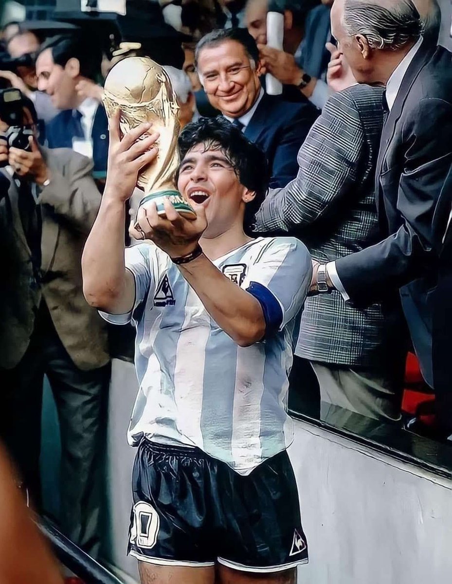 Great Picture Of One Of The Greatest Footballers Ever