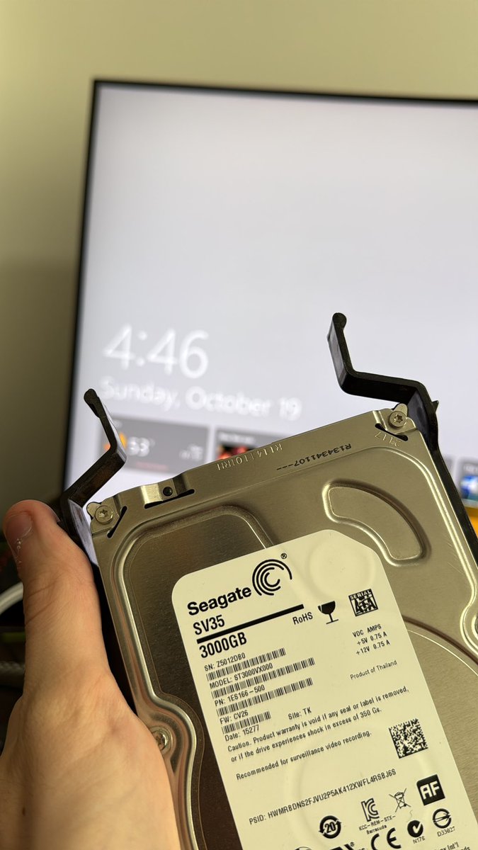 lilwatermark's tweet photo. 3 tb drive with almost every song he ever made just fucking died on me… fortunately i have a backup https://t.co/TgwRdrZfQW