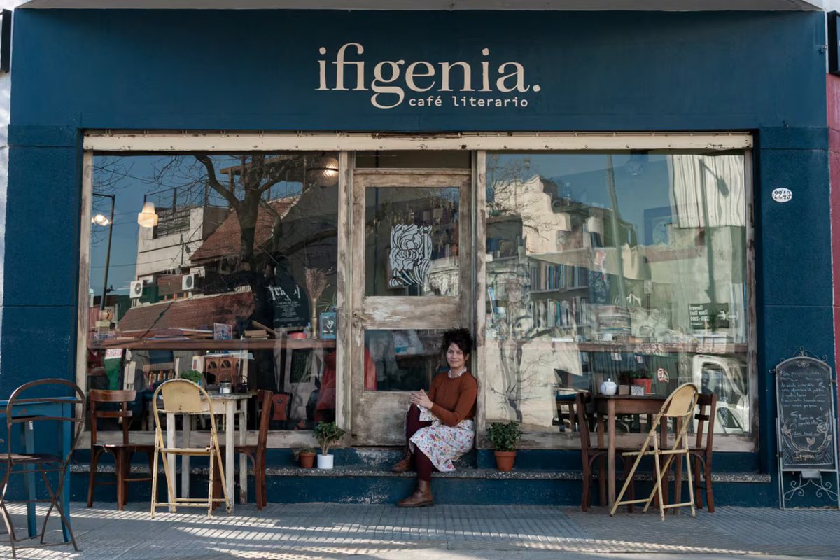 Isabela Noue migró de Venezuela a Argentina con 80 libros en sus maletas. 

Ahí, entre cafe, bicicletas y libros, creó "ifigenia, café literario", un espacio de integración entre dos culturas. 
tn.com.ar/sociedad/2025/…